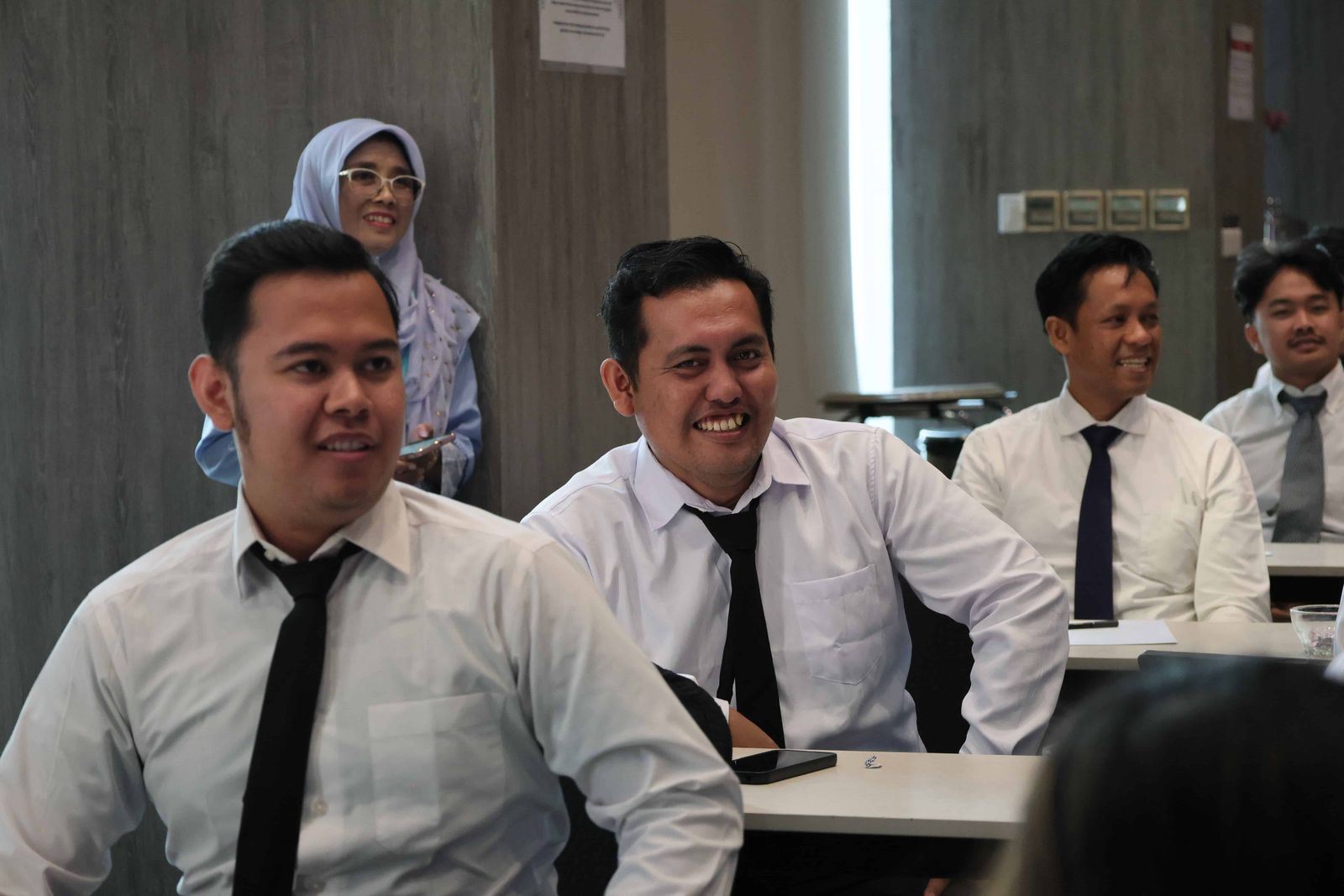 Peserta mengikuti kelas persiapan seleksi dengan antusias di ruang kelas